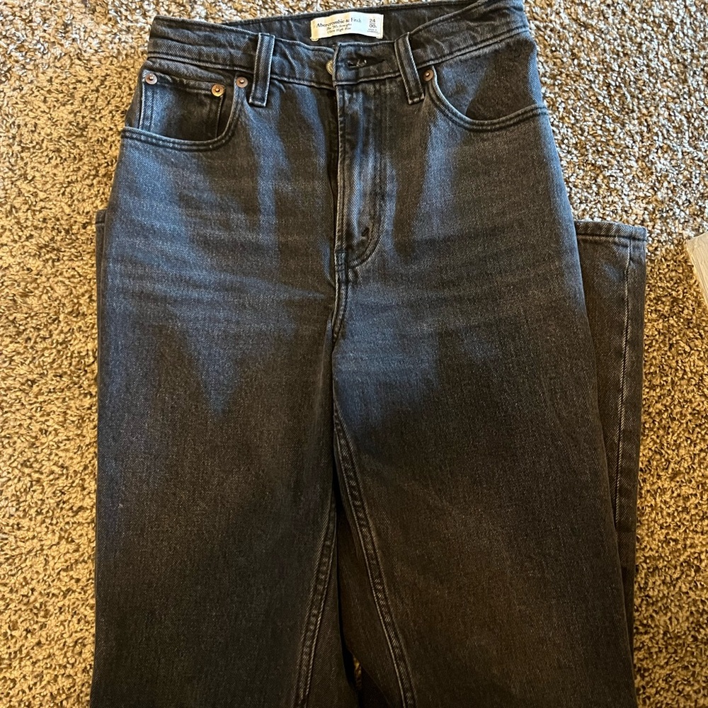 Abercrombie 90s straight ultra high rise Jean size 00 short